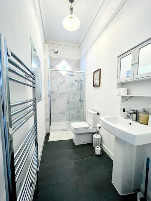 Flat 4 Marine Parade House, 1 East Cliff- Next To Dover Port, White Cliffs, Beach, Castle Exteriör bild