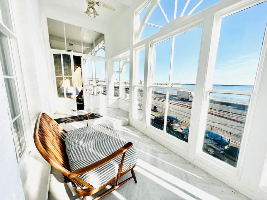 Flat 4 Marine Parade House, 1 East Cliff- Next To Dover Port, White Cliffs, Beach, Castle Exteriör bild