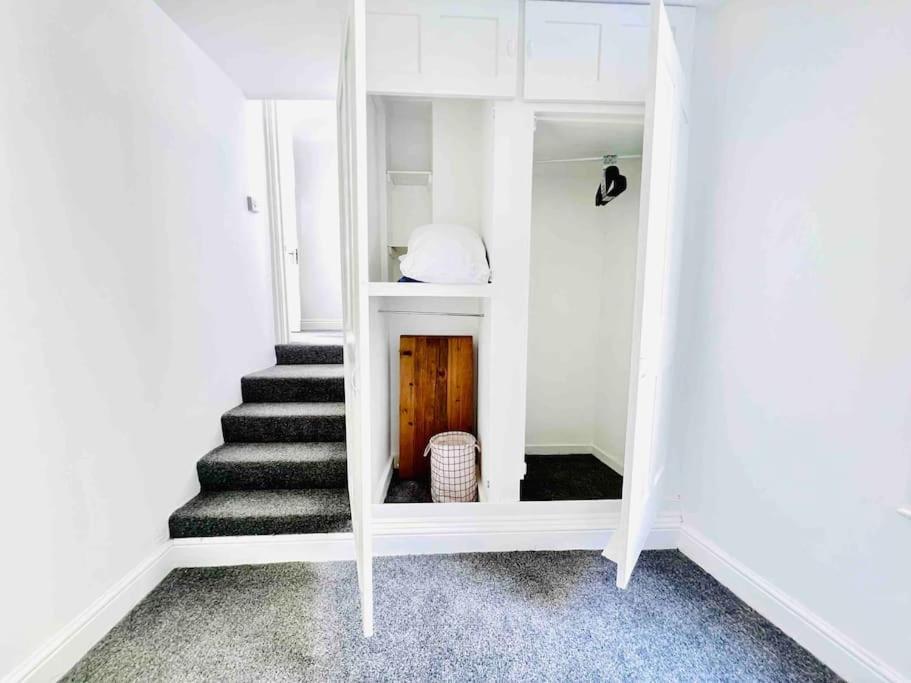 Flat 4 Marine Parade House, 1 East Cliff- Next To Dover Port, White Cliffs, Beach, Castle Exteriör bild