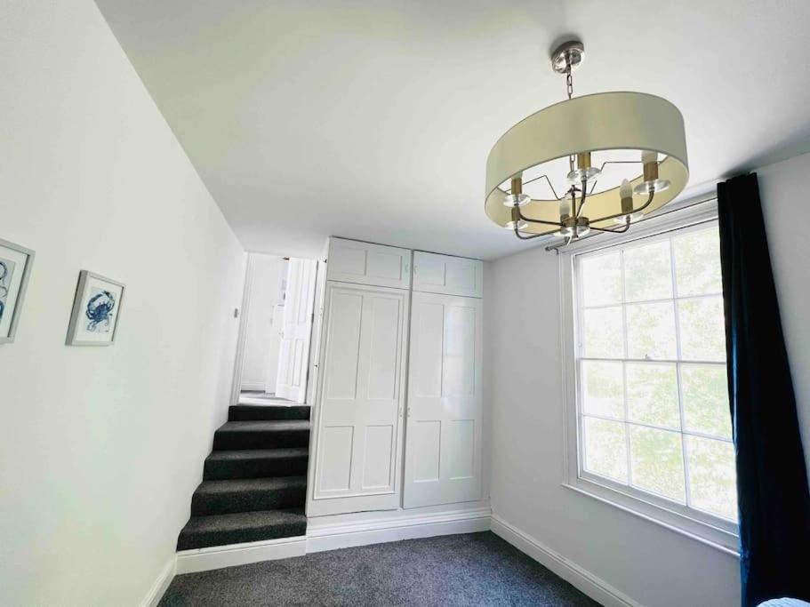 Flat 4 Marine Parade House, 1 East Cliff- Next To Dover Port, White Cliffs, Beach, Castle Exteriör bild